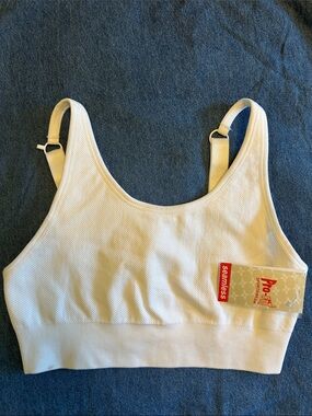 Pro Fit Sportswear white sports bra size M